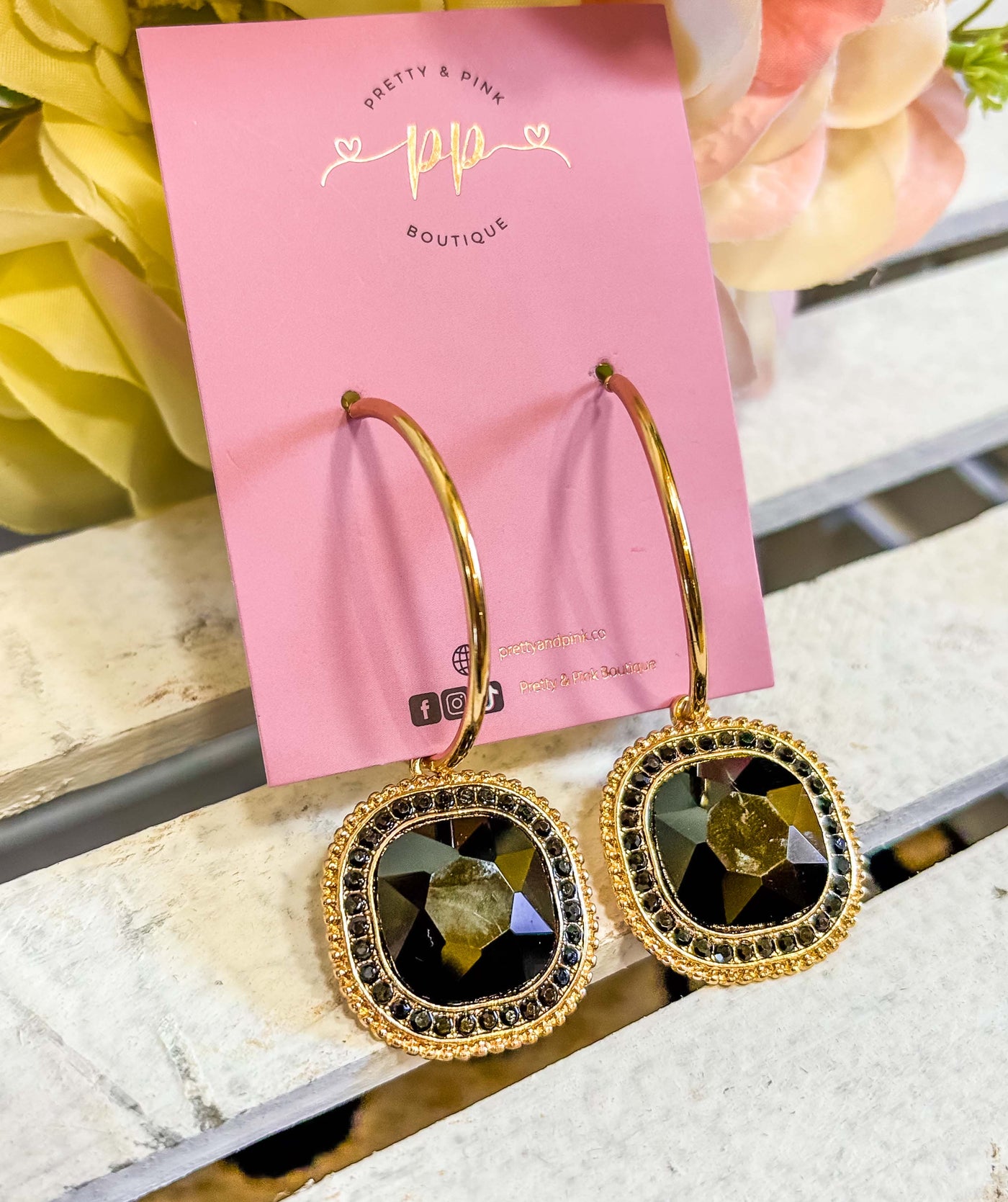 Casy Black Earrings