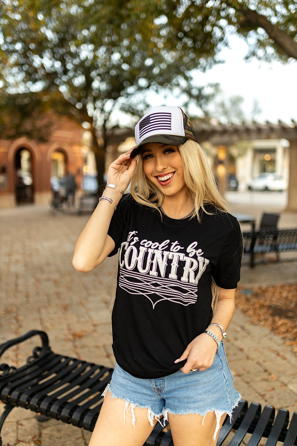 It's Cool to be Country Tee🩷