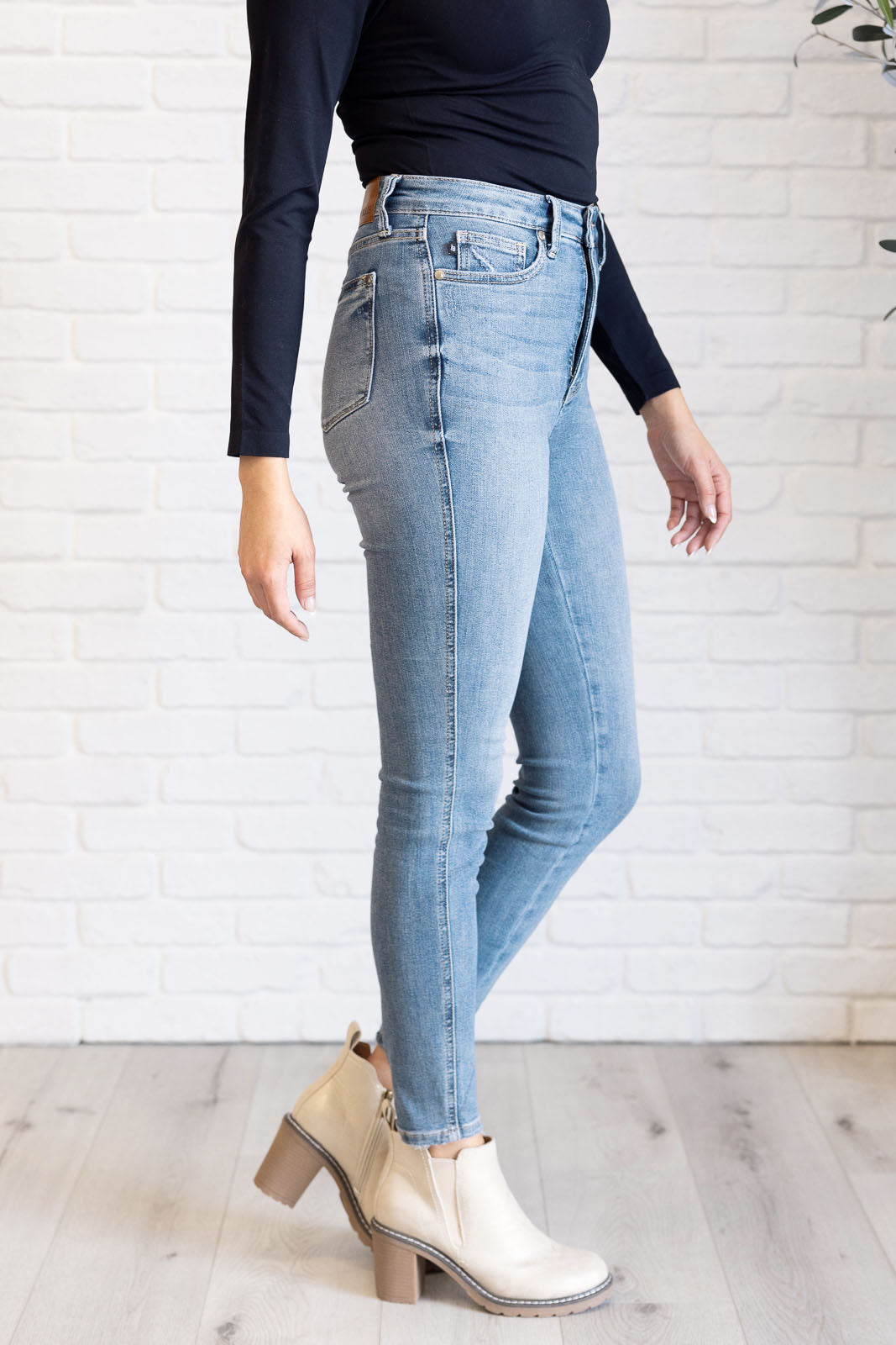 Justine High Rise Control Top Contrast Wash Skinny Jeans🩷