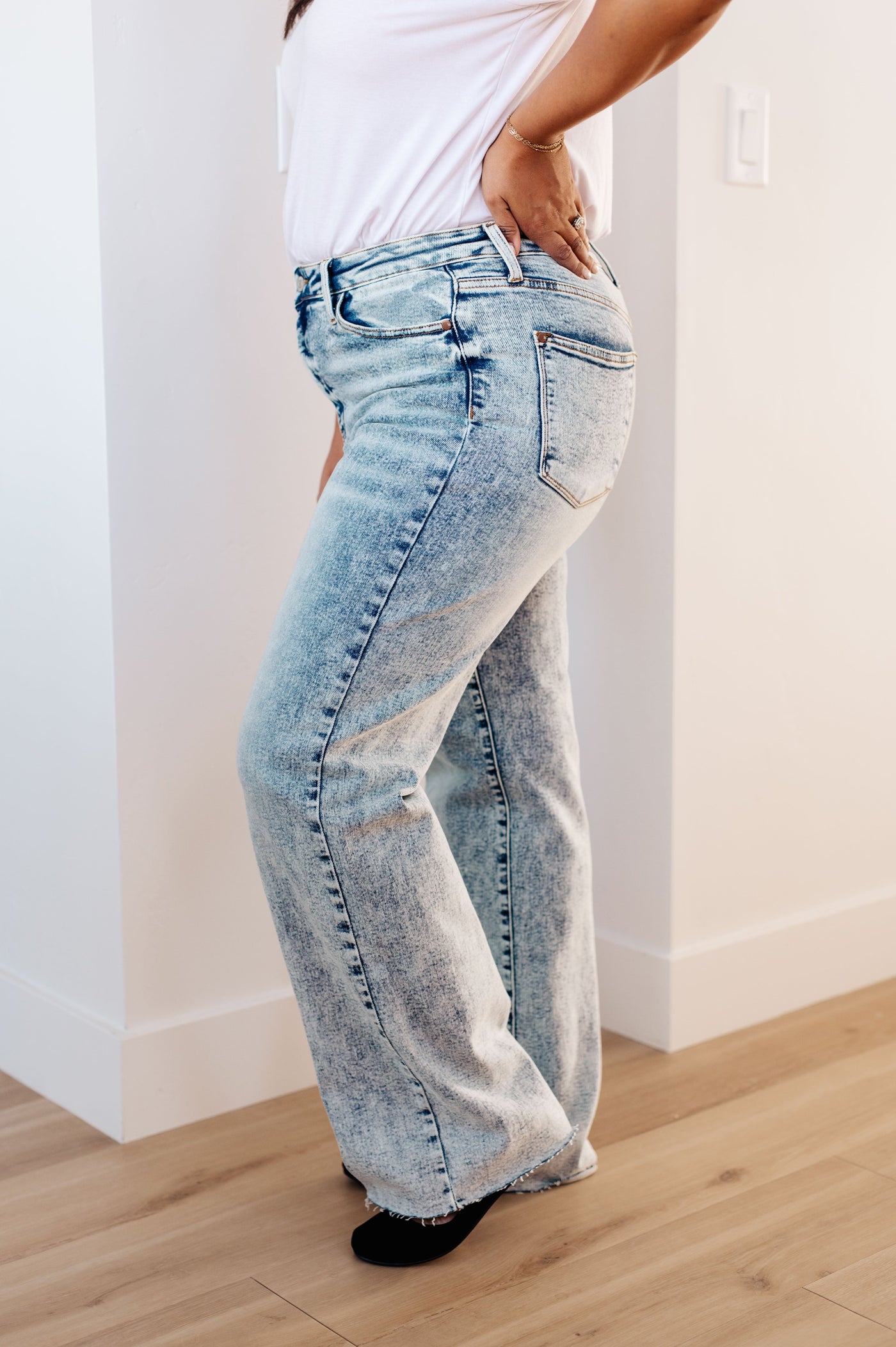 Judy Blue Dory High Waist Mineral Wash Raw Hem Wide Leg Jeans🩷