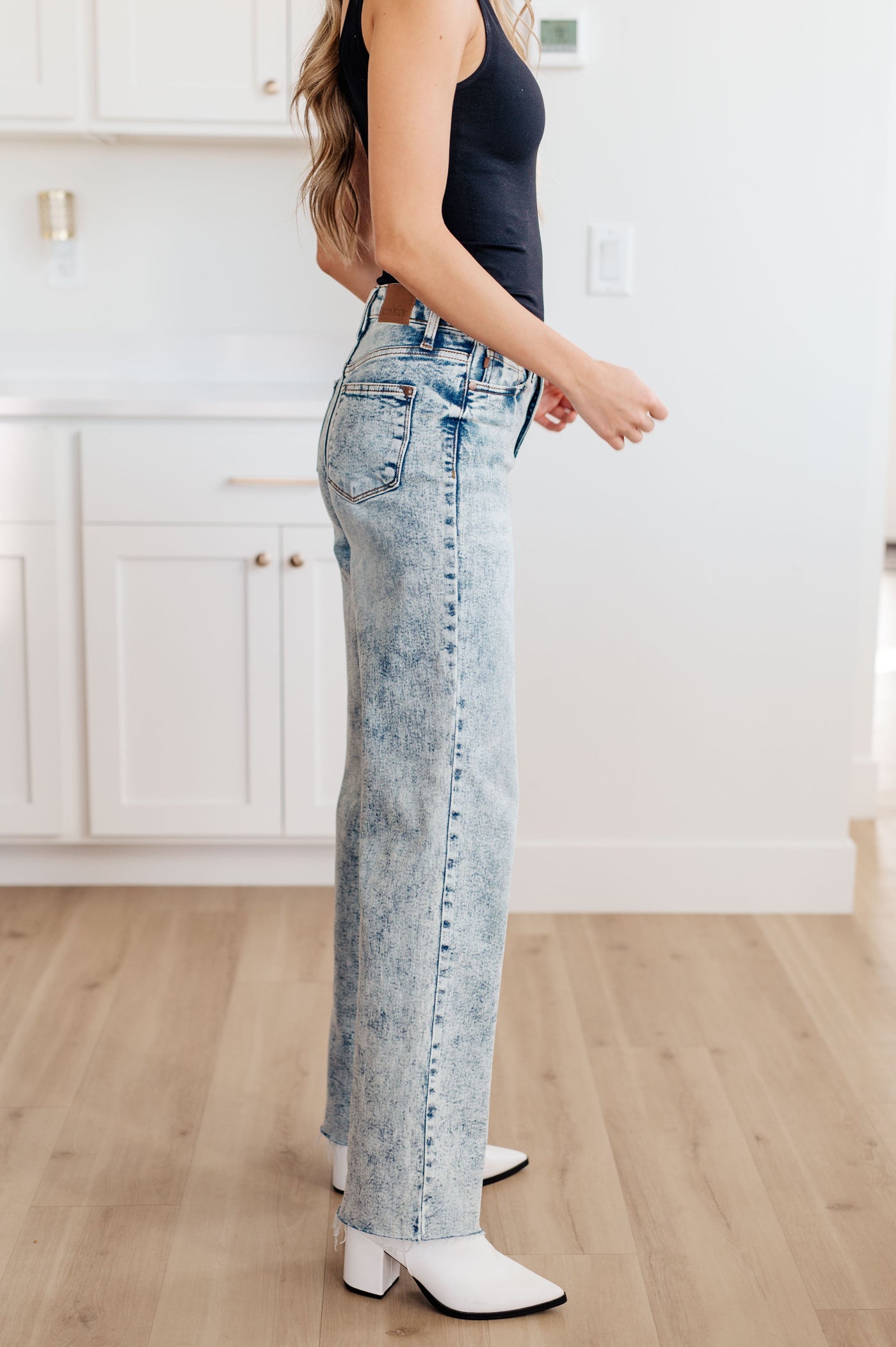 Judy Blue Dory High Waist Mineral Wash Raw Hem Wide Leg Jeans🩷