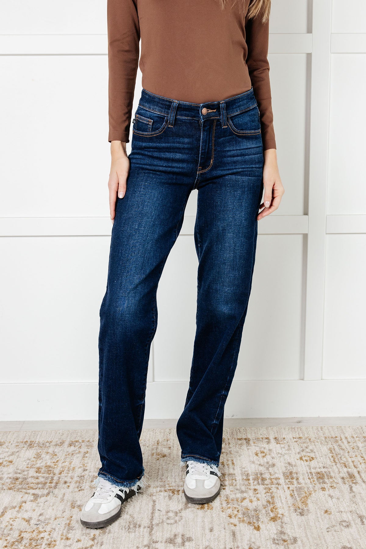 Jacqueline Mid Rise Frayed Hem Straight Leg Jean🩷