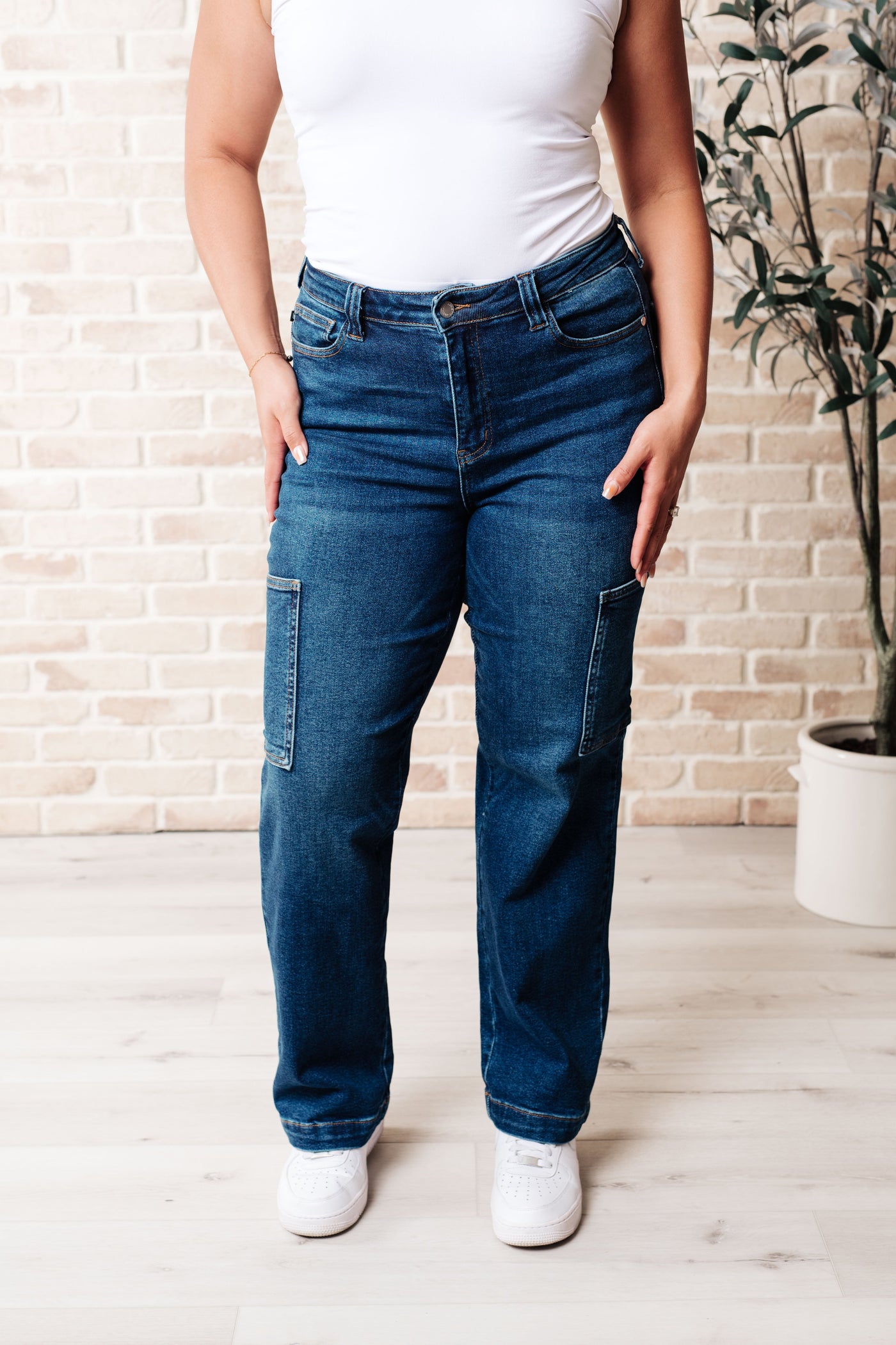 Leila High Rise Cargo Straight Jeans🩷