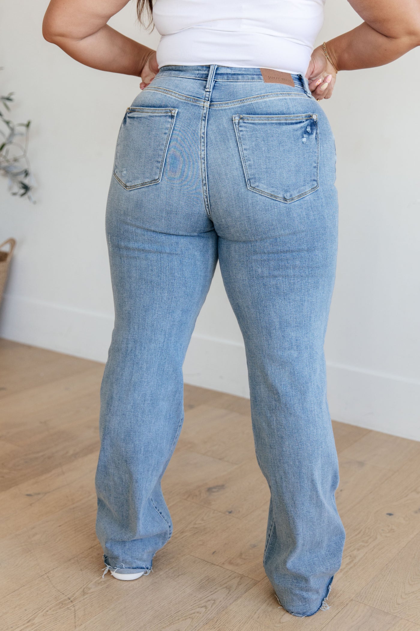 Mildred High Rise V Front Waistband Straight Jeans🩷