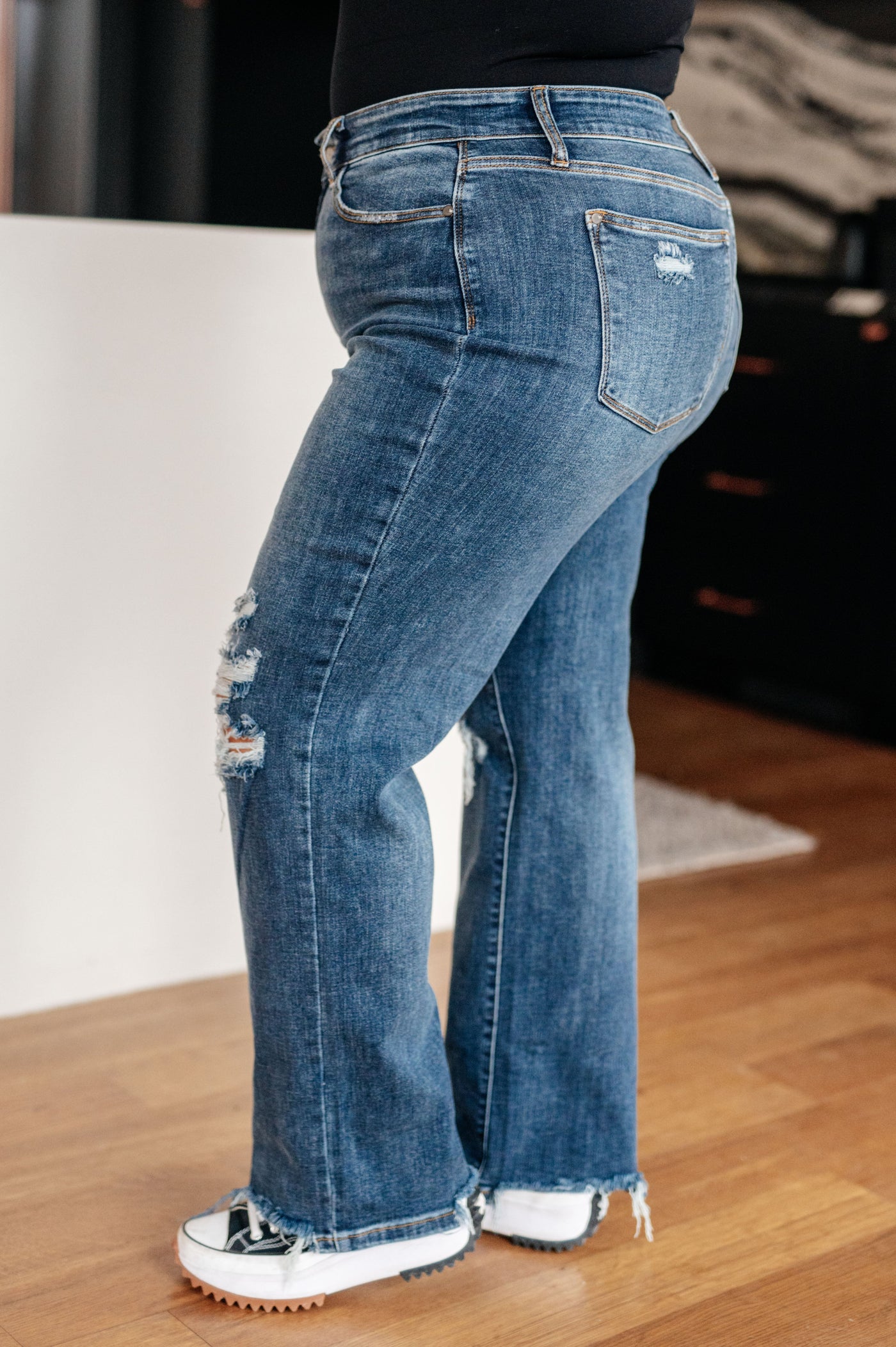 Judy Blue Rose High Rise 90's Straight Jeans in Dark Wash🩷