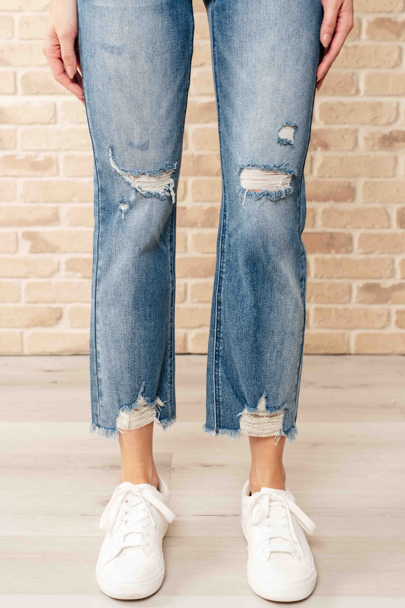 Judy Blue Sammy High Waist Distressed Crop Straight Leg Jeans🩷